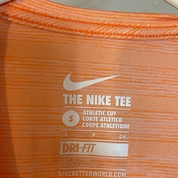 Nike Shirt - Picture 2 of 2